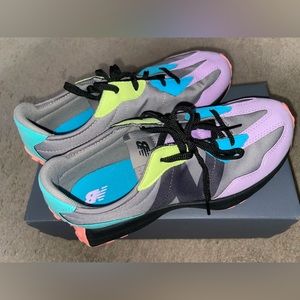 New Balance 327 (Dark Magnet Violet Glow)